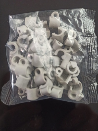 [63] GRAPA PLASTICA REDONDA #4 PARA UTP INTERIOR X50 UND.